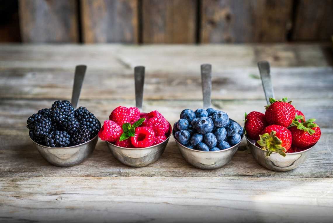 ускорить метаболизм с помощи фруктов и ягод